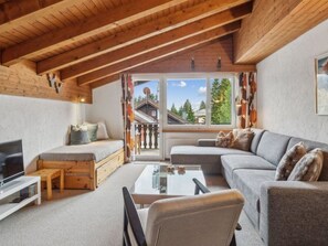 Furniture, Property, Table, Couch, Interior Design, Comfort, Wood, Architecture, Living Room, Building