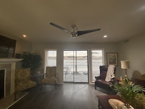 Living area with gorgeous view of Lake Hamilton. 