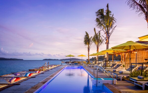 Infinity pool