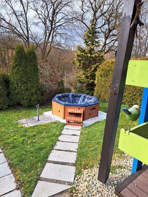 Bain à remous extérieur