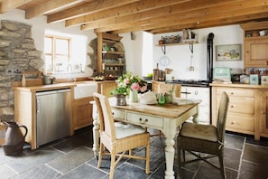 The Cottage kitchen with seating for 6