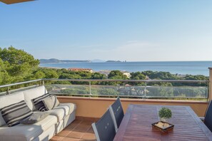 APARTMENT WITH SEA VIEWS.CAPACITY 4 PEOPLE- PARQUING-SA PUNTA COSTA BRAVA SL