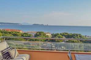 APARTMENT WITH SEA VIEWS.CAPACITY 4 PEOPLE- PARQUING-SA PUNTA COSTA BRAVA SL