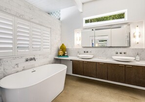 Casita bathroom