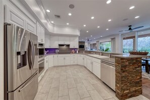 Kitchen-Main Level