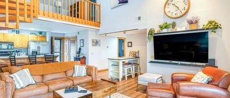 Osage Beach Vacation Rental | 3BR | 3BA | 1,758 Sq Ft | Stairs Required to Enter