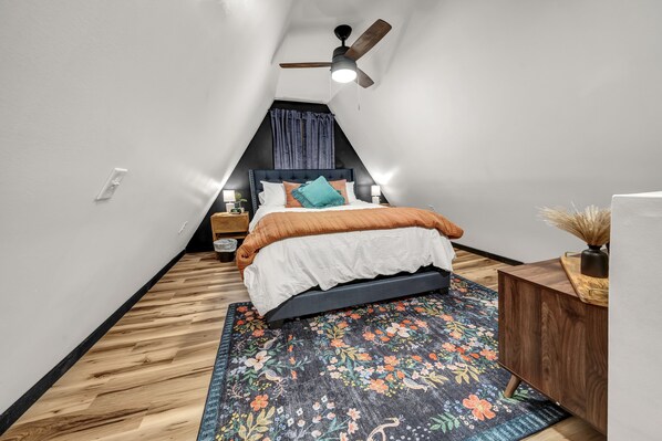 Queen bed hybrid memory foam mattress for a restful nights sleep.