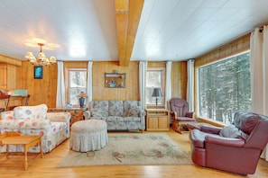 Living Room | Queen Sleeper Sofa | 1st Floor | Electric Heating