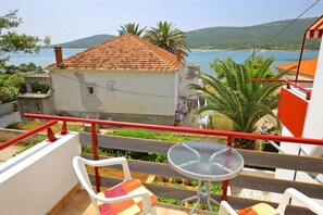 Balcony with sitting area