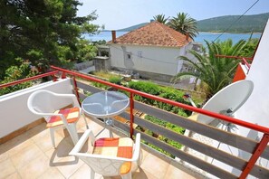 Balcony with sitting area
