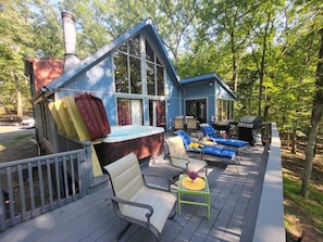 Enjoy the sun and silence of nature on the back deck under the stars. 