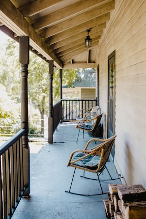 Cottage - Porch