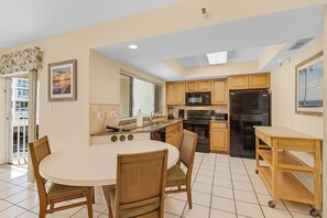 Dining/Kitchen