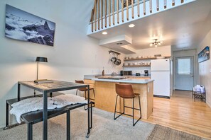 Kitchen | Coffee Maker | Dishwasher | Toaster | Dining Table