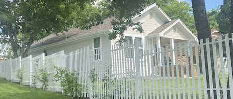 Lee House ! - 1/2 mile to StockYards