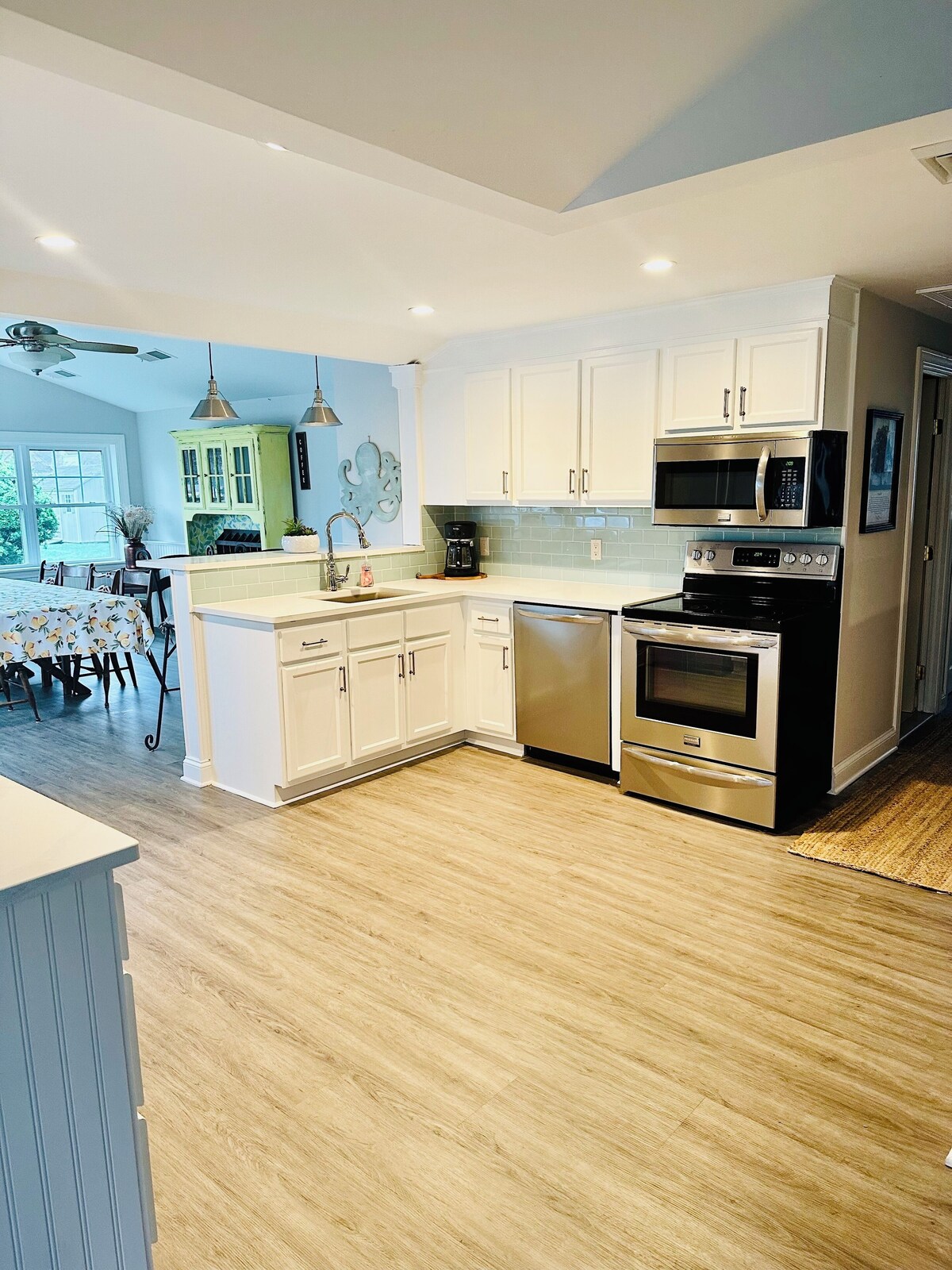 Cozy 3-bedroom house, front porch & super close to ocean.