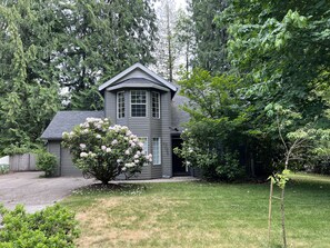 Come stay at the Twinberry Loop Mt. Chalet - ski, hike, golf, fish or Mt. bike.