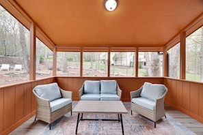 3 season room. Overlooking the quiet landscaped yard.
