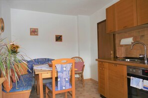 Ferienwohnung 3, 30 qm, 1-2 Personen, Wohn-Schlafraum, Küche, Badezimmer-Küche