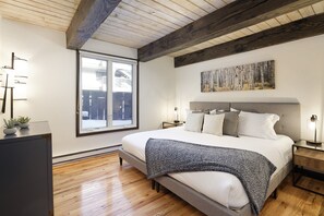 Guest bedroom with luxurious queen-sized Serta mattress