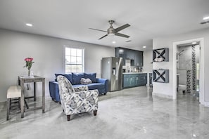 Living Area | Queen Sleeper Sofa | Central A/C