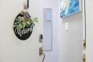 Welcome to Surfside Beach!
 Keyless entry