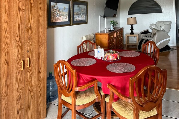 Quaint Two Bedroom Apartment with Patio image 1
