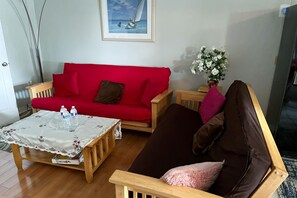 Quaint Two Bedroom Apartment with Patio image 2