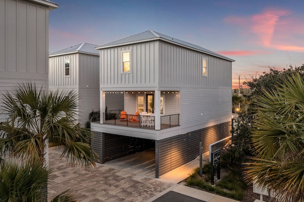 R (Perfect) Beach House!