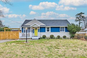 House Exterior | Single-Story Home | Free WiFi