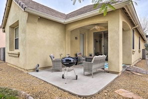 Private Patio | Charcoal Grill | Fenced-In Yard | Fire Table