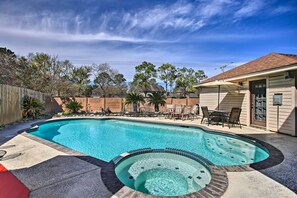 Private Outdoor Pool (No Pool Heating) | Dining Areas