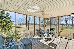 Screened-In Patio | Outdoor Dining Area