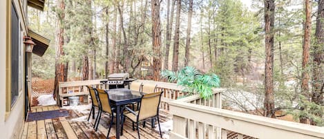 Pine Vacation Rental | 2BR | 1.5BA | Stairs Required | 1,000 Sq Ft