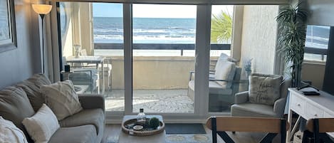 Click picture to watch video of Sea Pointe 206