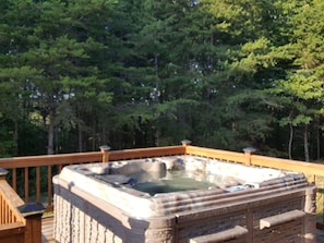 Hot Tub / whirlpool bath (Outdoor)