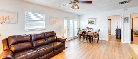Corpus Christi Vacation Rental | 2BR | 1BA | 1,000 Sq Ft | Steps Required