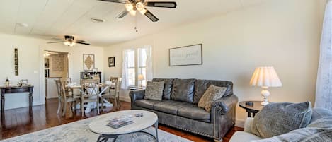 Fredericksburg Vacation Rental | 2BR | 1BA | Stairs Required | 1,208 Sq Ft