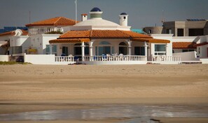 View from Beach looking back at Casa de Ole!