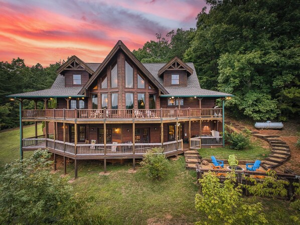 Experience this secluded 4,500 sq ft home w/ balconies, jacuzzi, firepit & more!