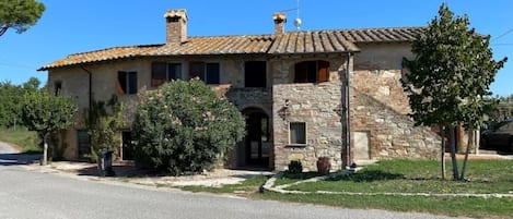 This is Casa Castagni.
Accommodation is on the upper floor.