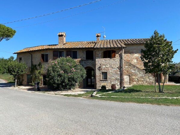 Casa Castagni exterior
Accommodation is on the upper floor.
