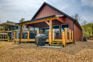 Rear elevation facing the lake