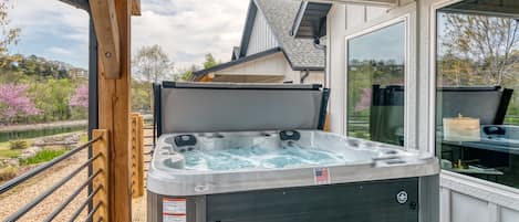 New hot tub, right on the back porch overlooking Taneycomo