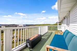 The balcony boasts a breathtaking view of Puget Sound and Narrows Bridge that stretch as far as the eye can see. With a sturdy railing and comfortable seating, 