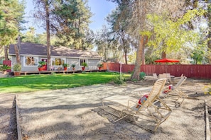 Private Fenced Backyard | Deck | Outdoor Seating | 2 Dining Areas