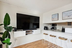 Living Room / Kitchen Bar Counter