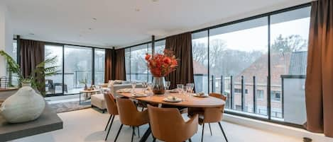 Very bright dining area