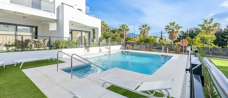 Modern holiday Townhouse with pool and sea view - Holiday Rental 