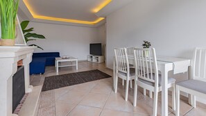 You have Wi-Fi throughout the whole apartment and the living area has cable TV, and access to the magnificent balcony #Wi-Fi #TV #balcony #portugal #caparica